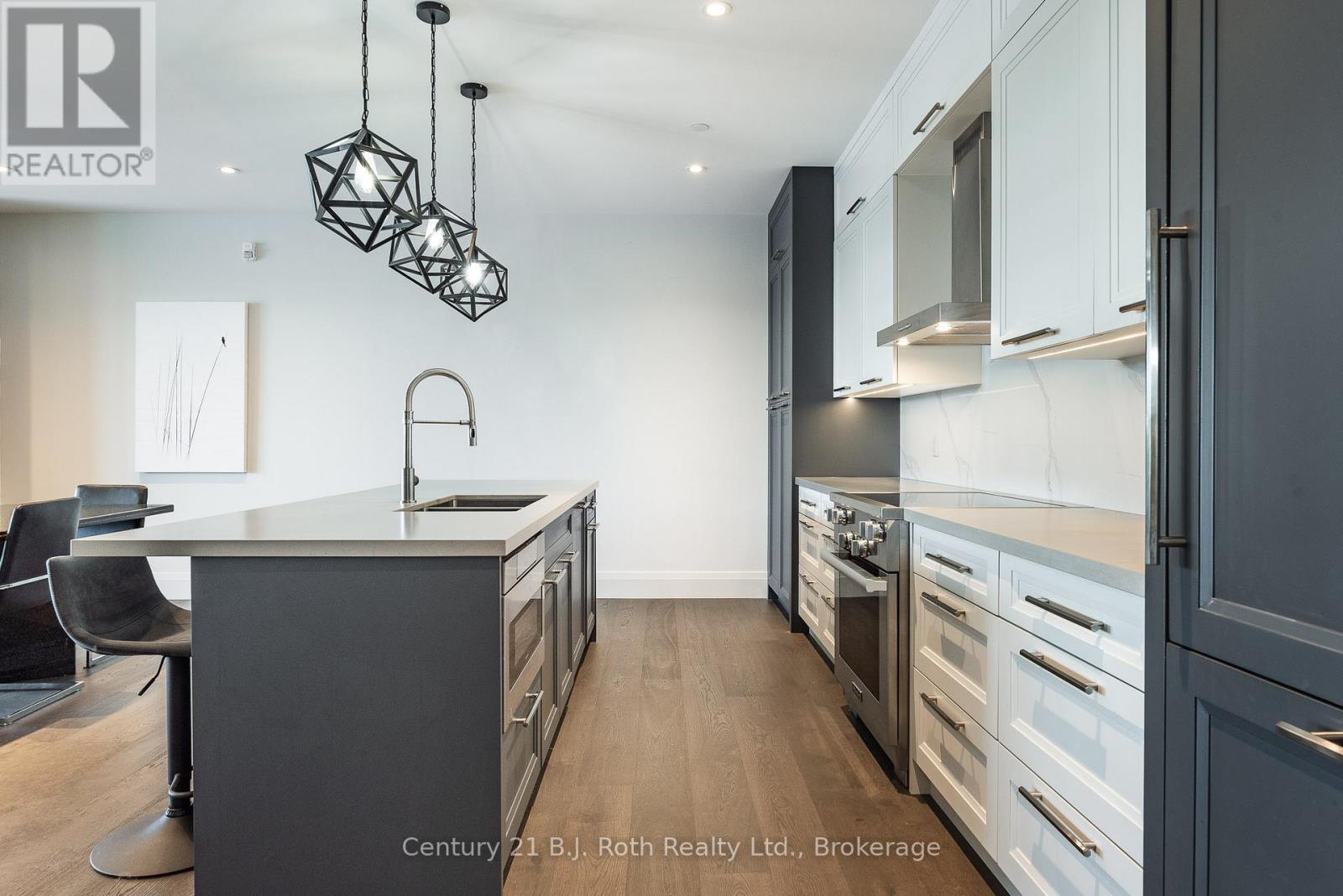 #302 727 GRANDVIEW DRIVE - 6
