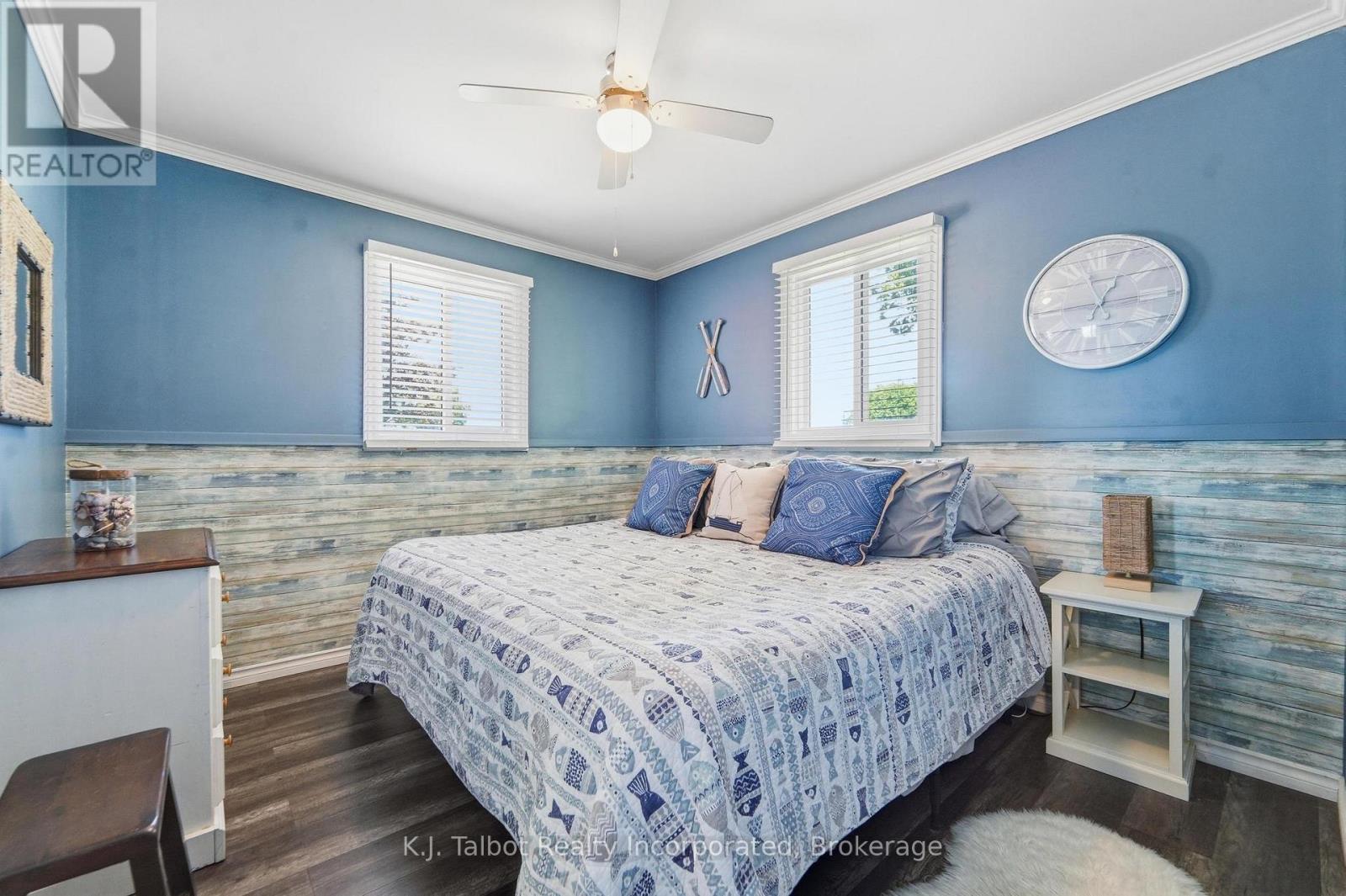 72163 LAKESHORE DRIVE N - 21