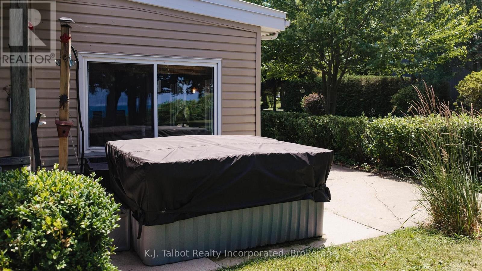 72163 LAKESHORE DRIVE N - Image 42