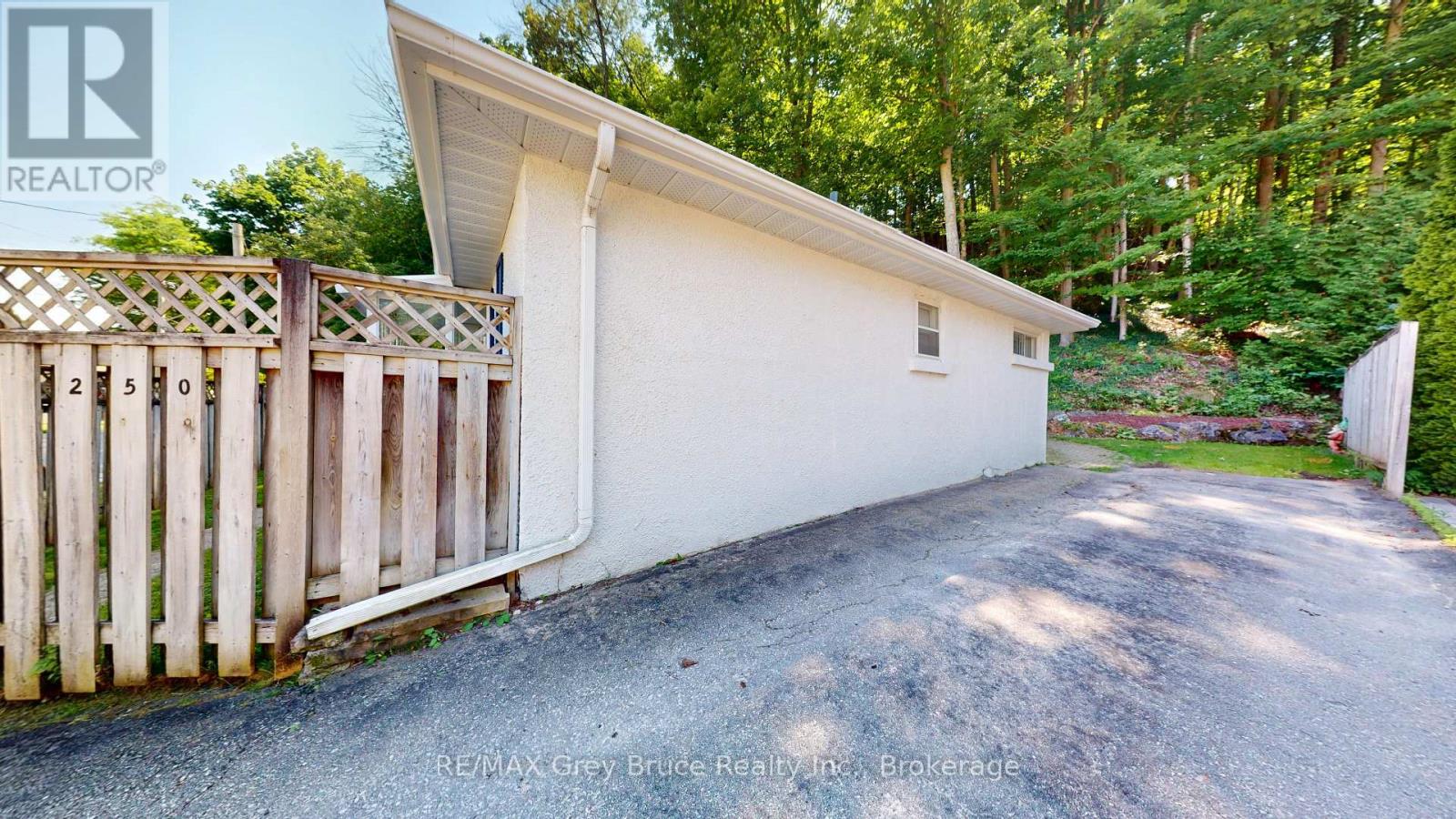 250 2ND AVENUE E - 15