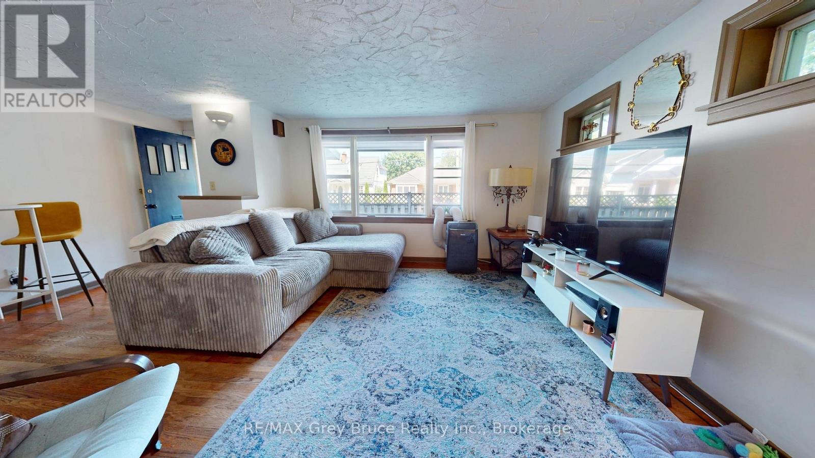 250 2ND AVENUE E - 18