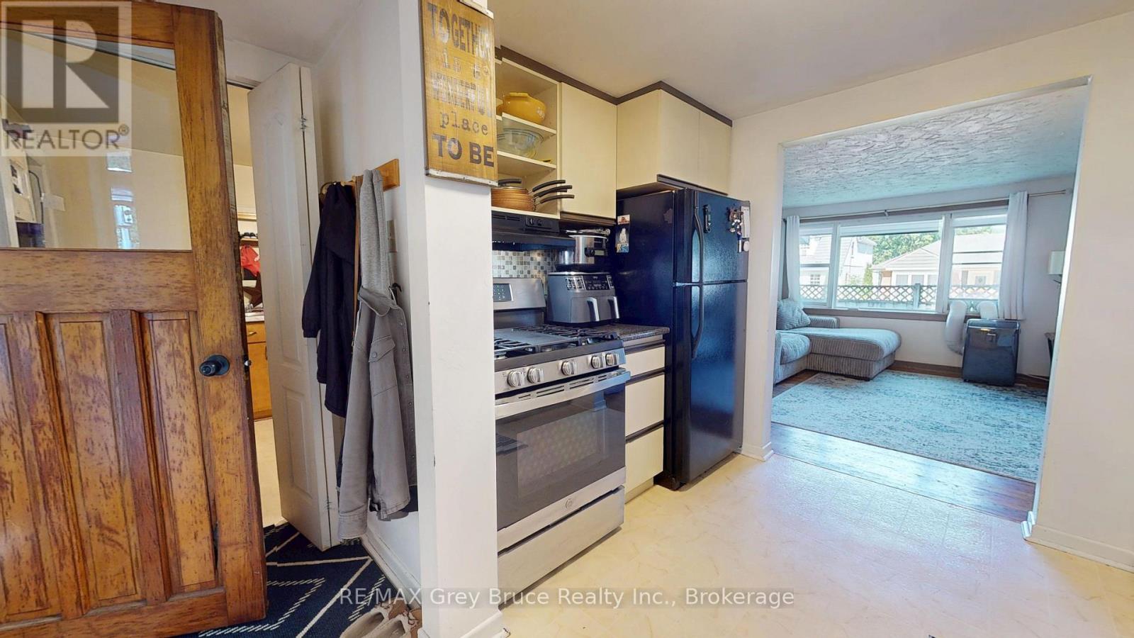 250 2ND AVENUE E - 20