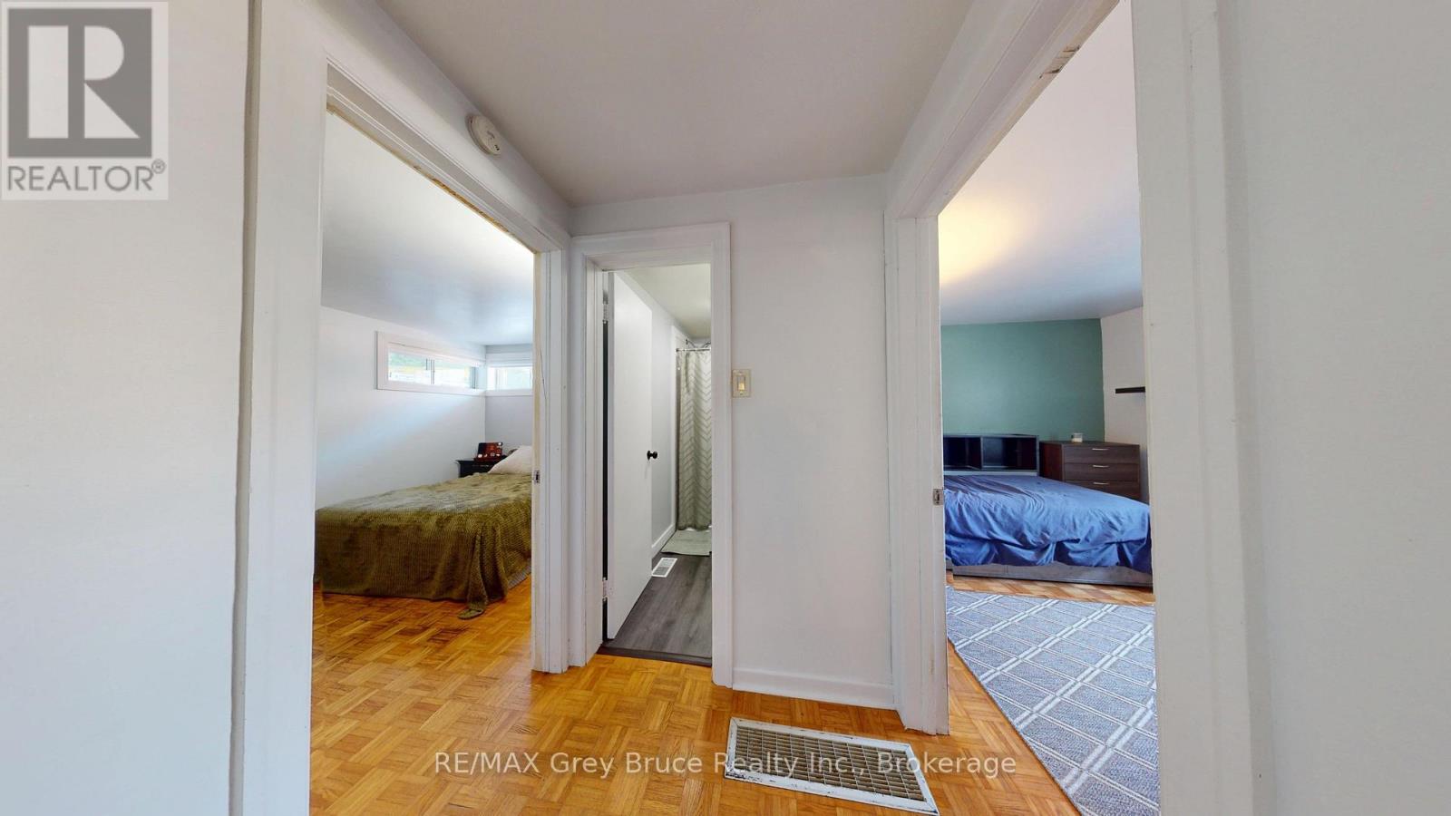 250 2ND AVENUE E - 27