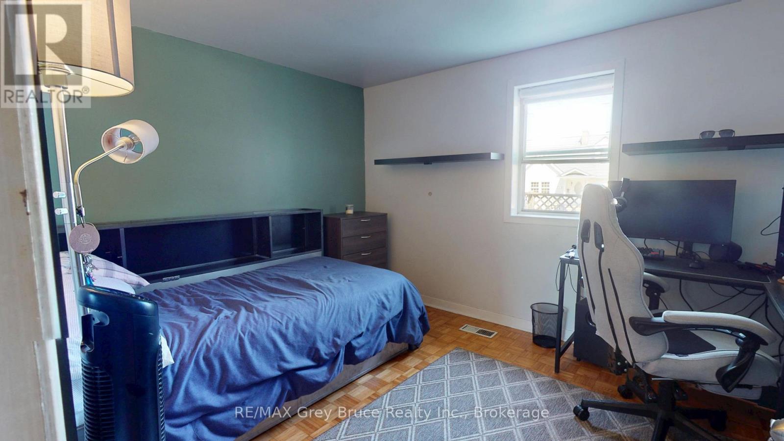 250 2ND AVENUE E - 30