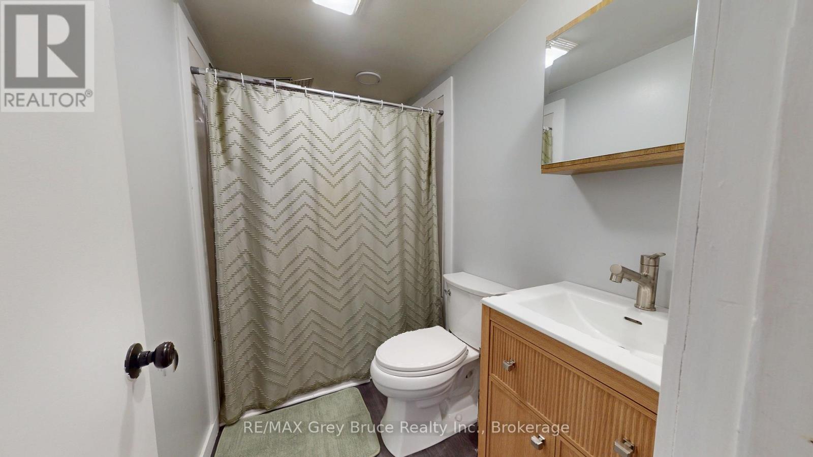 250 2ND AVENUE E - 32
