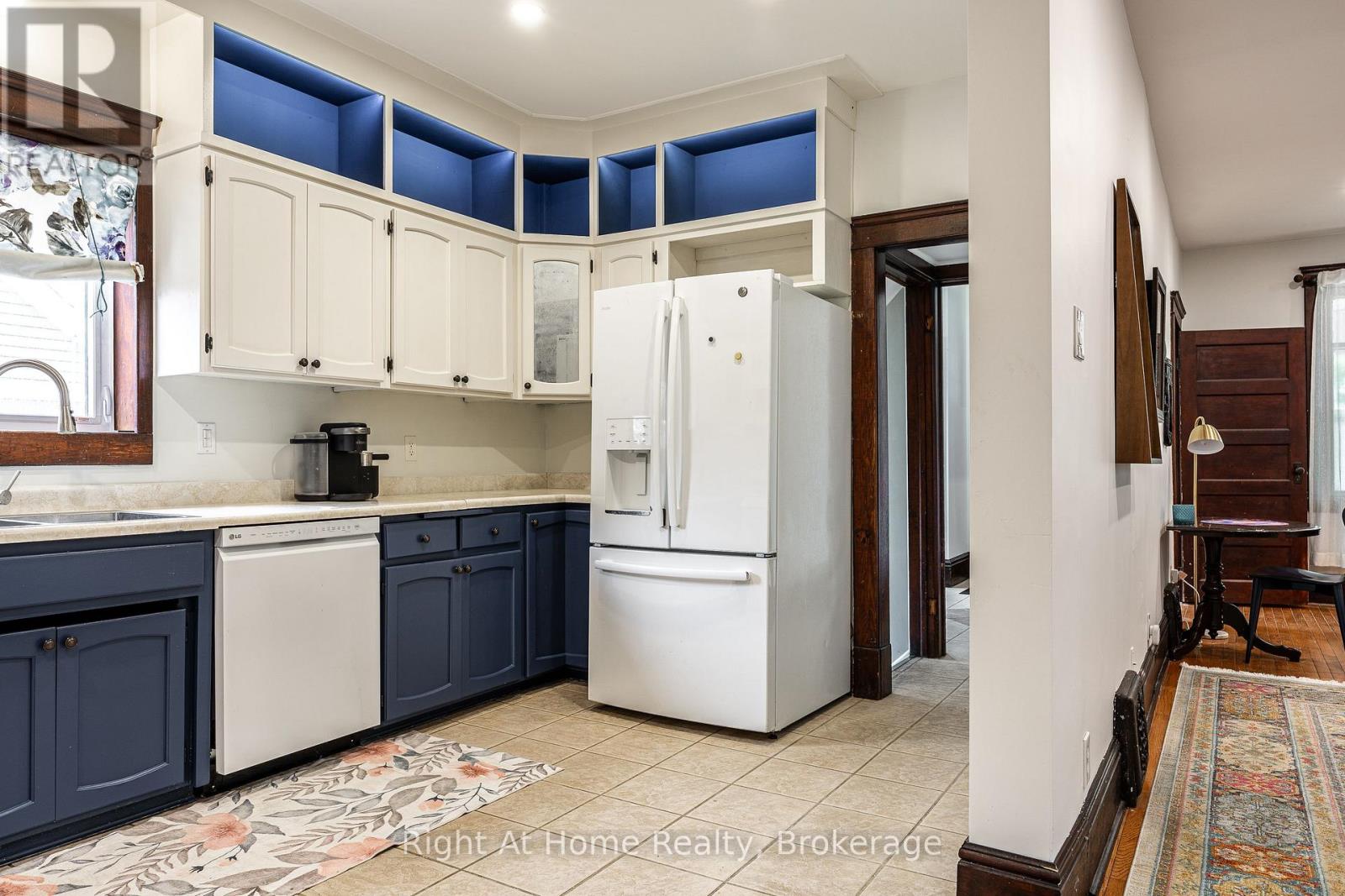 92 REBECCA STREET - 10