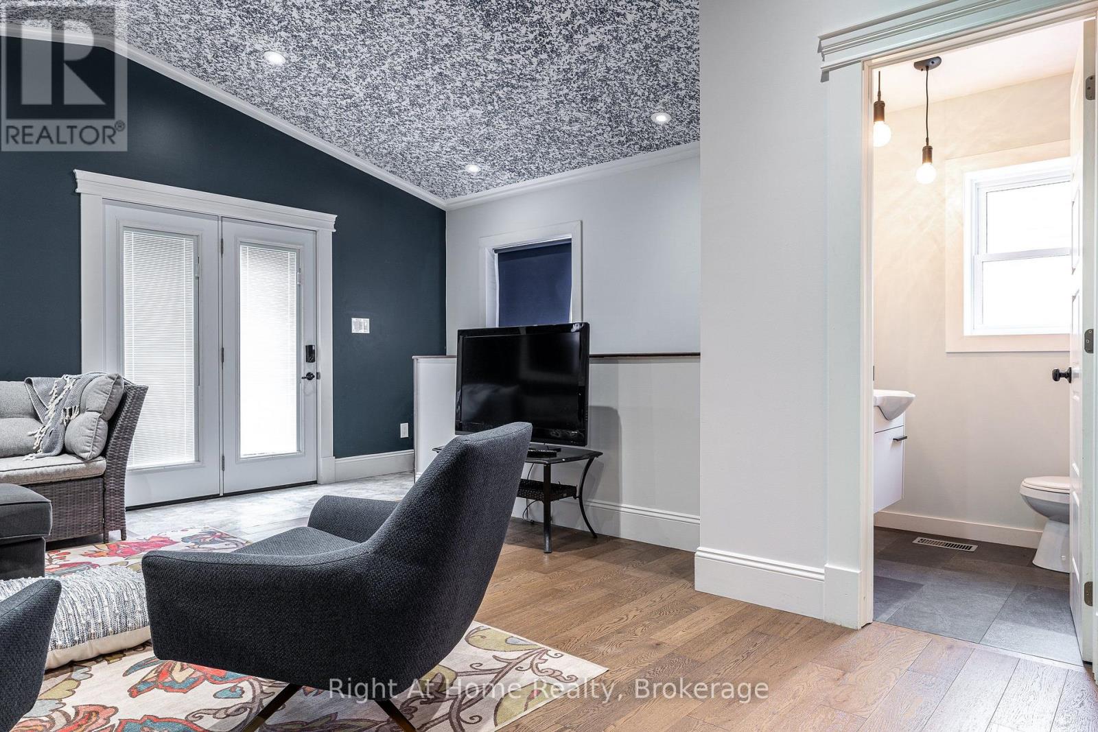 92 REBECCA STREET - 18