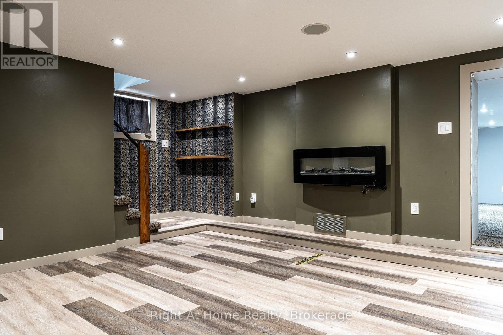 92 REBECCA STREET - 33