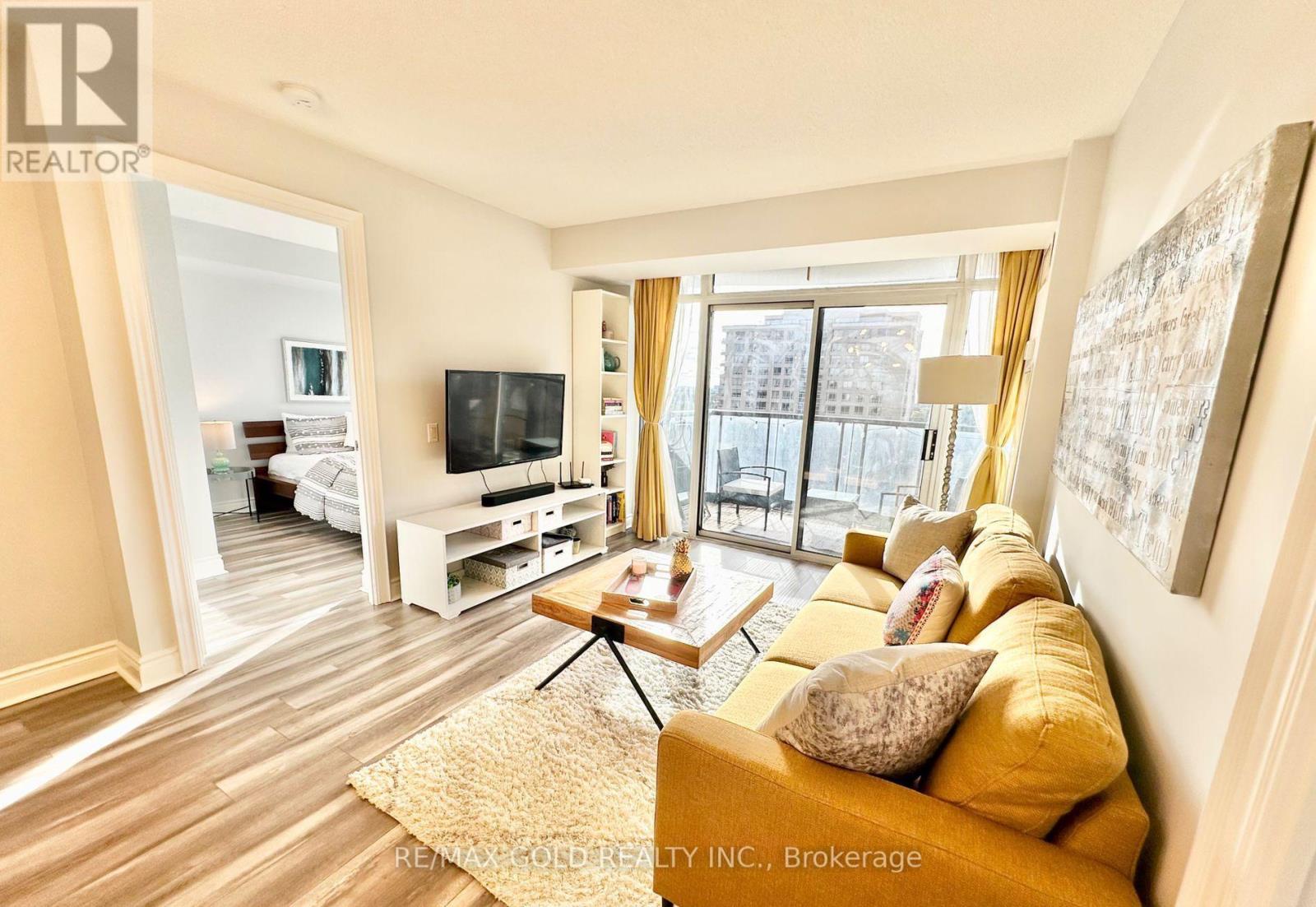 #1608 10 NORTHTOWN WAY - 10