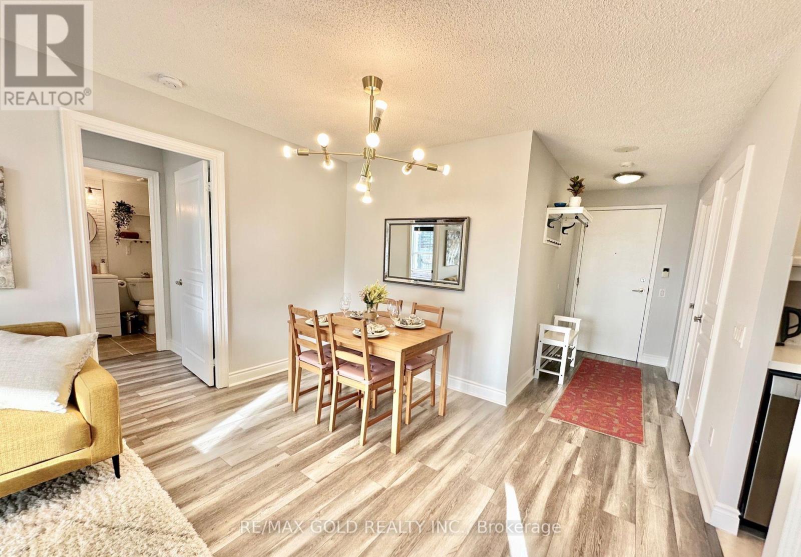 #1608 10 NORTHTOWN WAY - 17