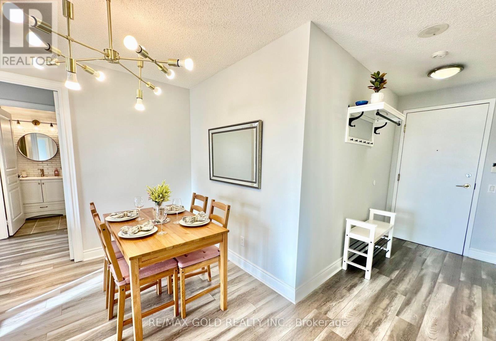 #1608 10 NORTHTOWN WAY - 18
