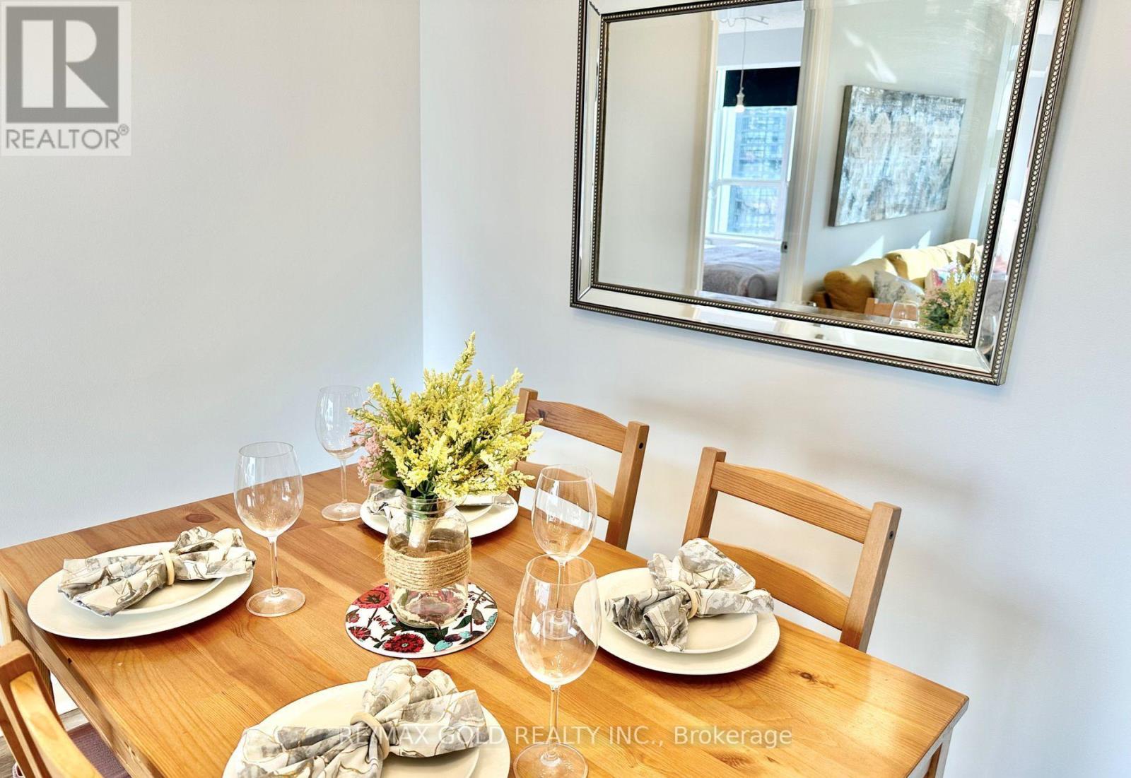 #1608 10 NORTHTOWN WAY - 19