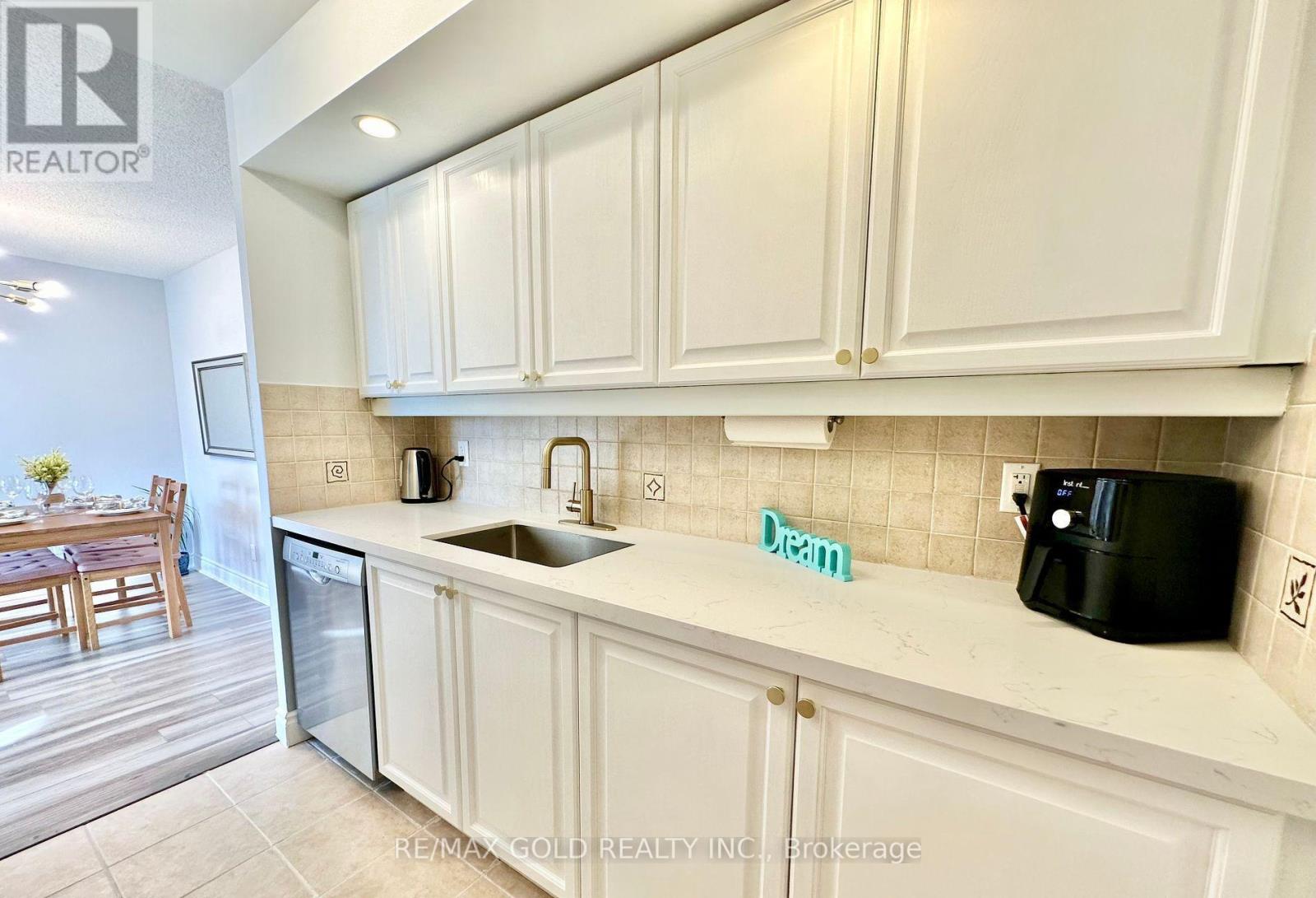 #1608 10 NORTHTOWN WAY - 22