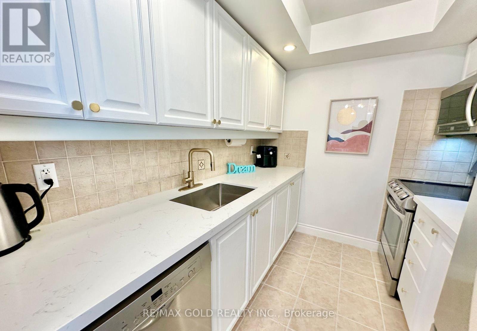 #1608 10 NORTHTOWN WAY - 24