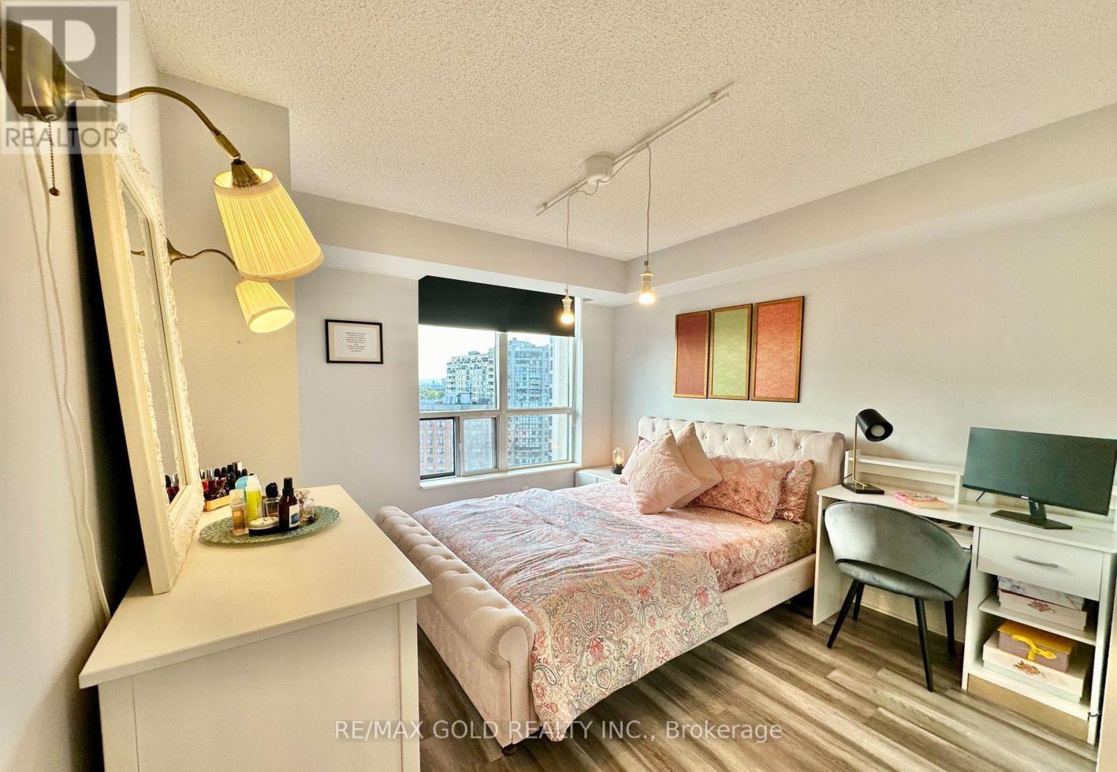 #1608 10 NORTHTOWN WAY - 25