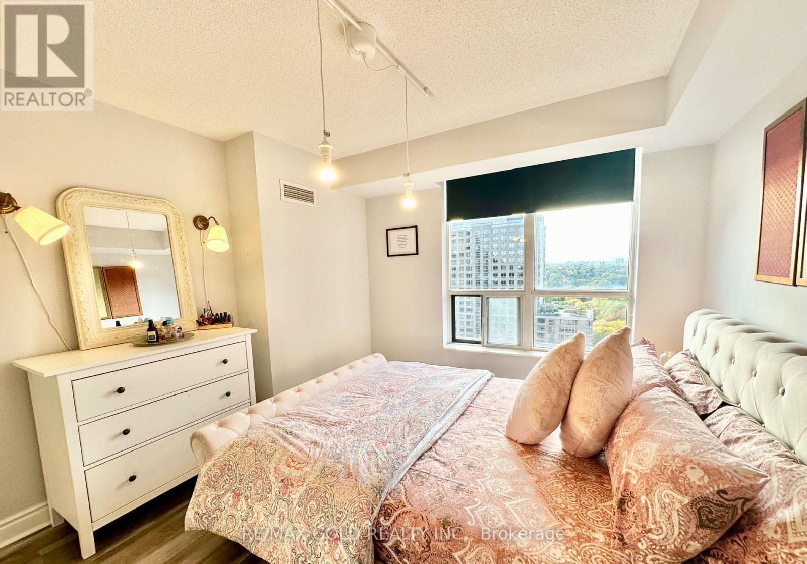 #1608 10 NORTHTOWN WAY - 26