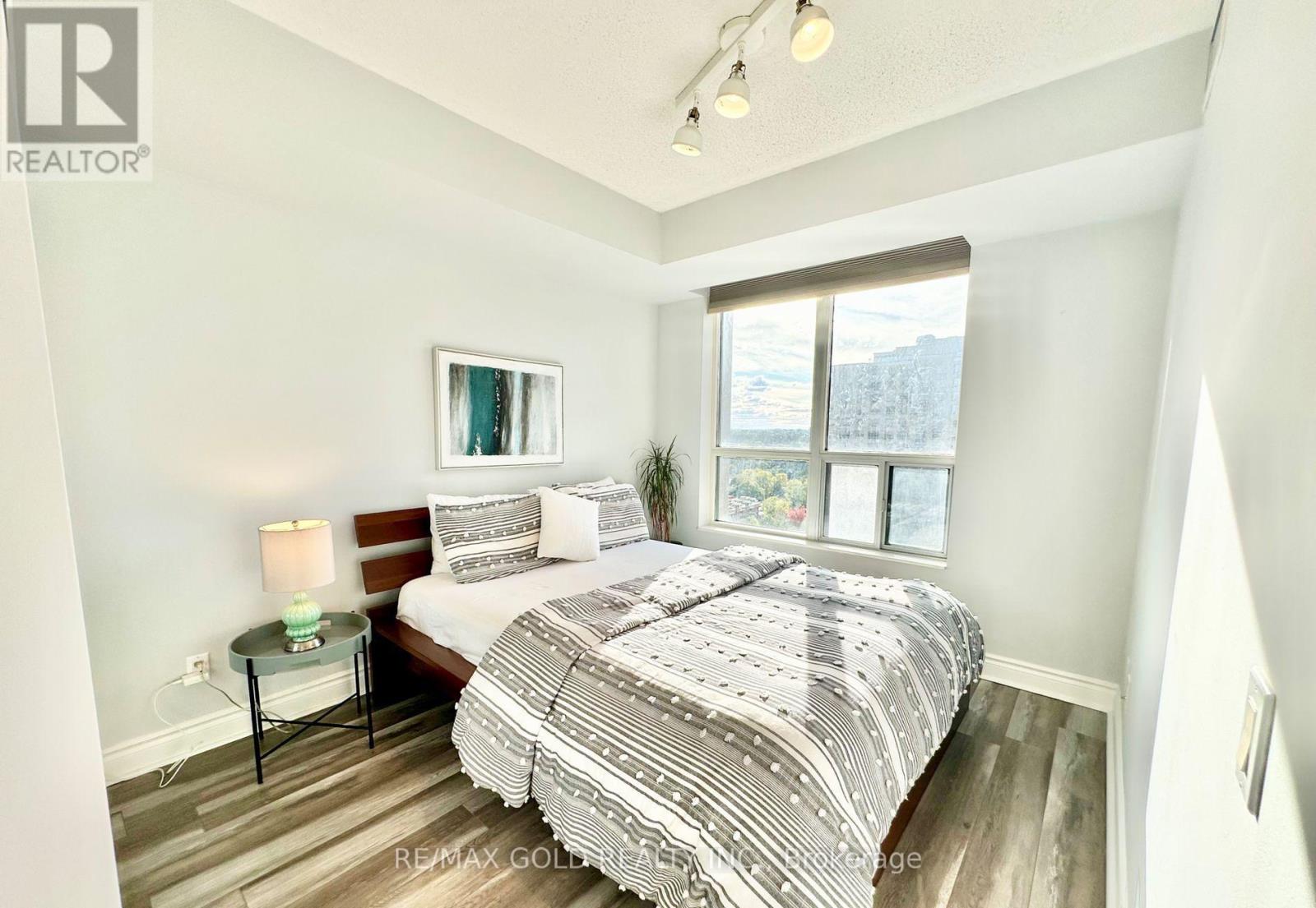 #1608 10 NORTHTOWN WAY - 28