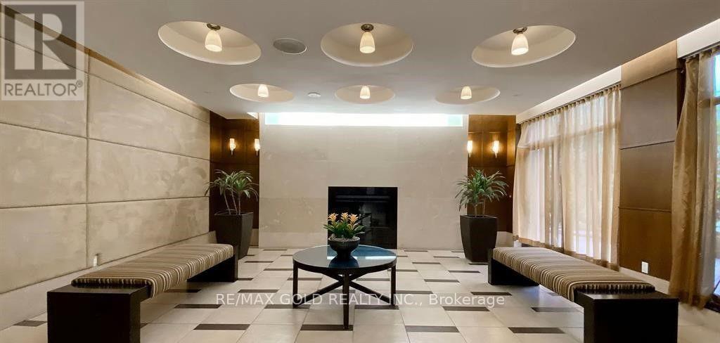 #1608 10 NORTHTOWN WAY - 33