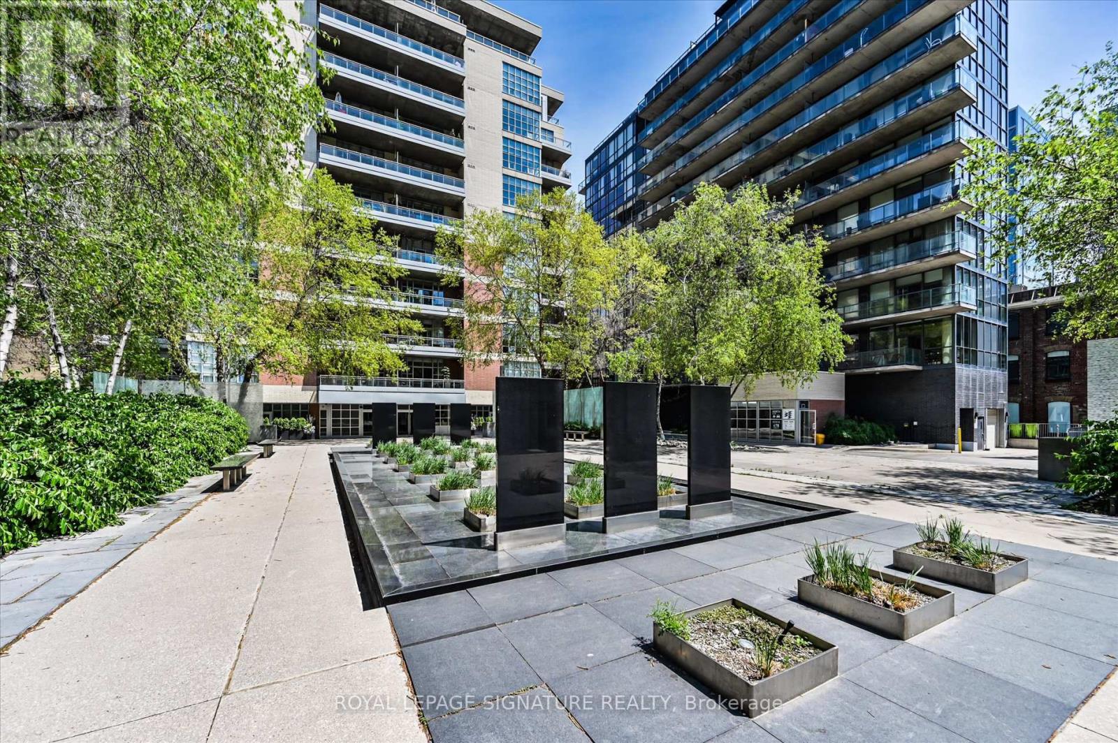#420 399 ADELAIDE STREET W - 2