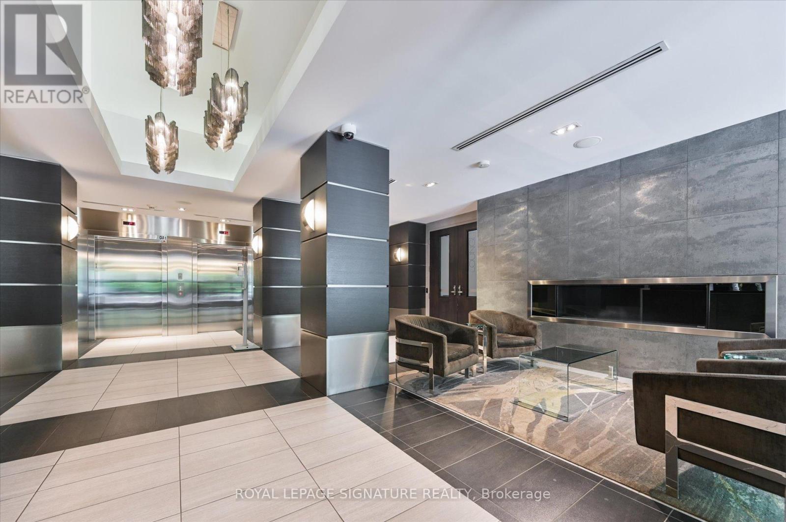 #420 399 ADELAIDE STREET W - 3