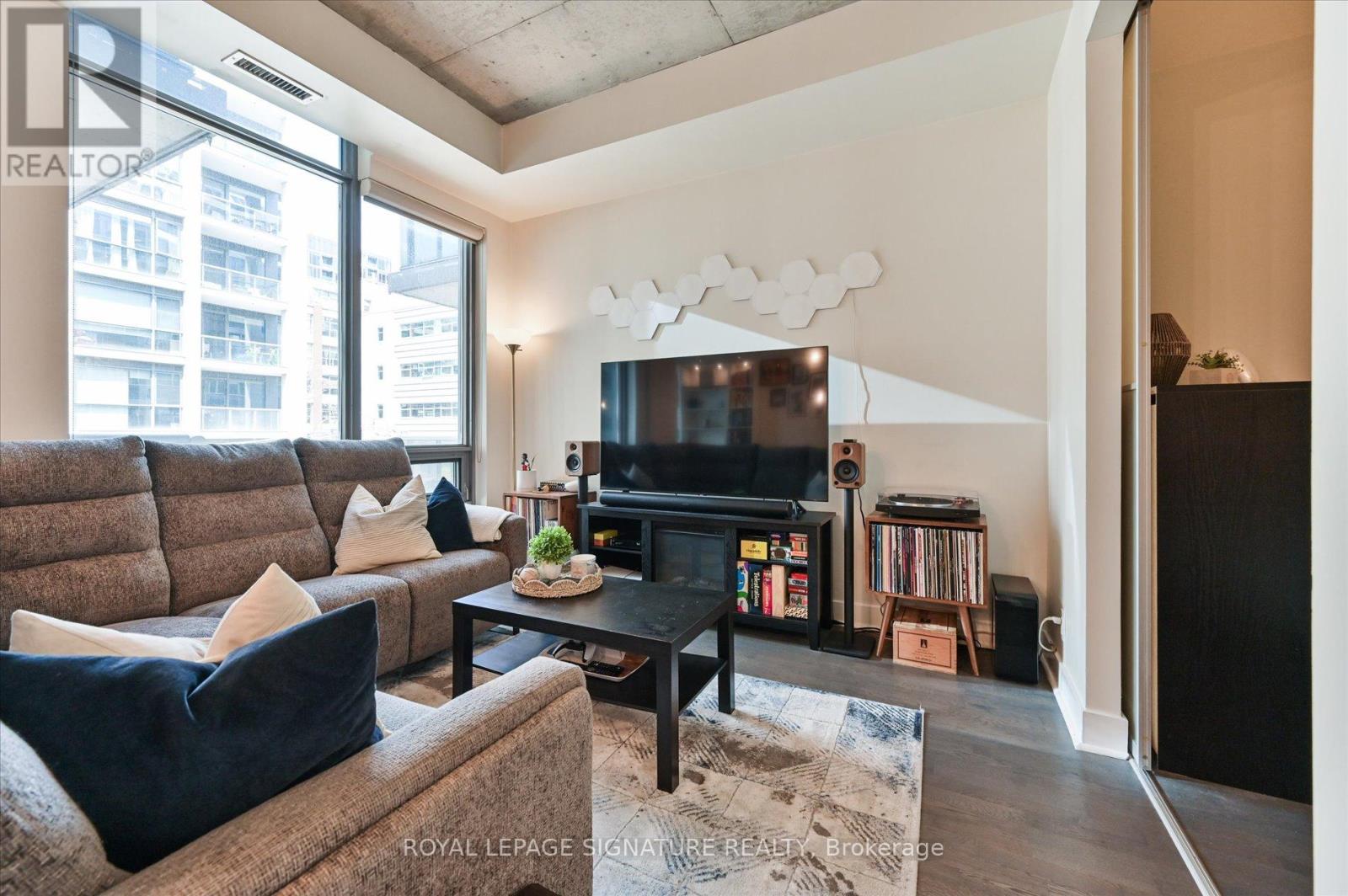#420 399 ADELAIDE STREET W - 9