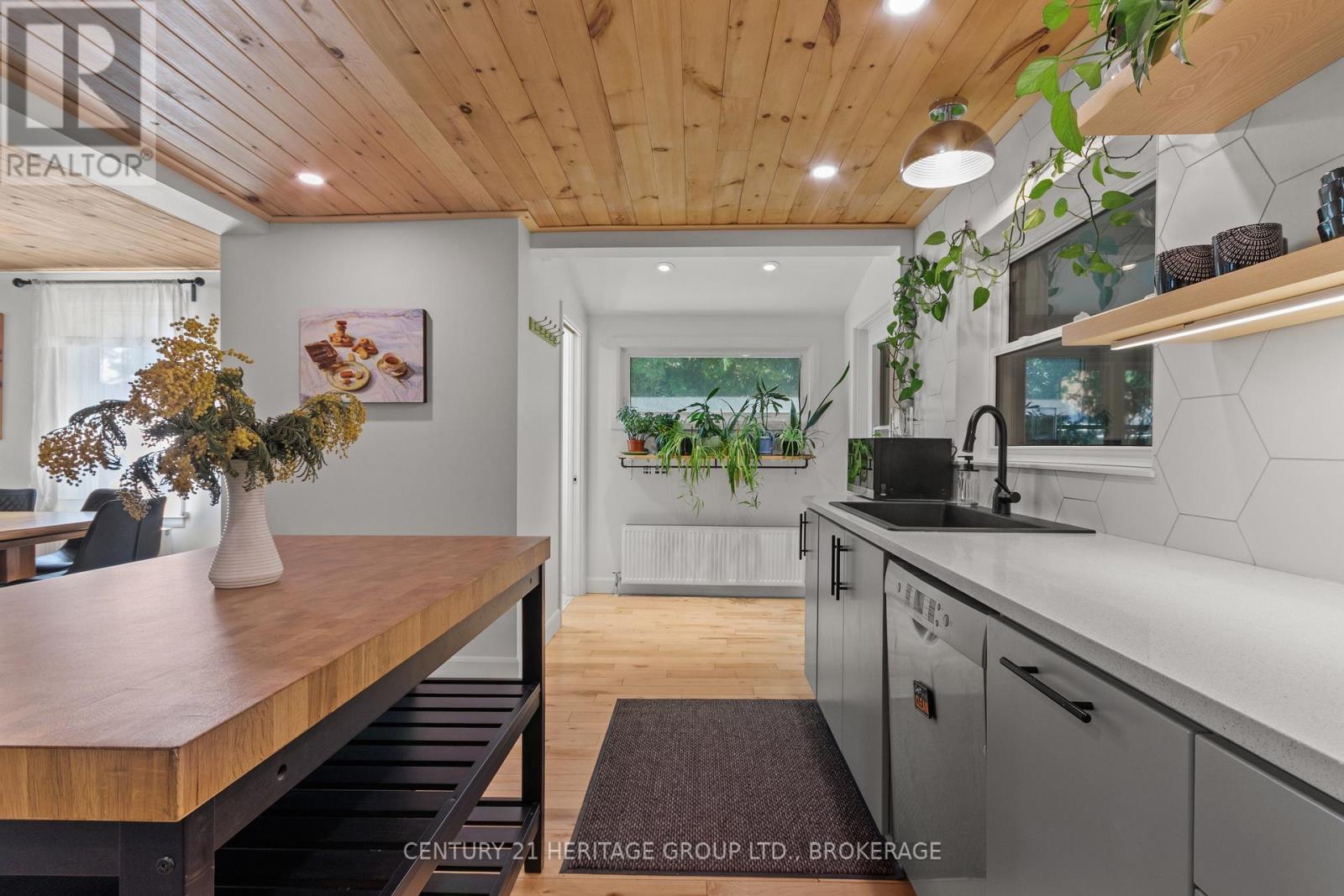 6 ST CATHERINE STREET - 12