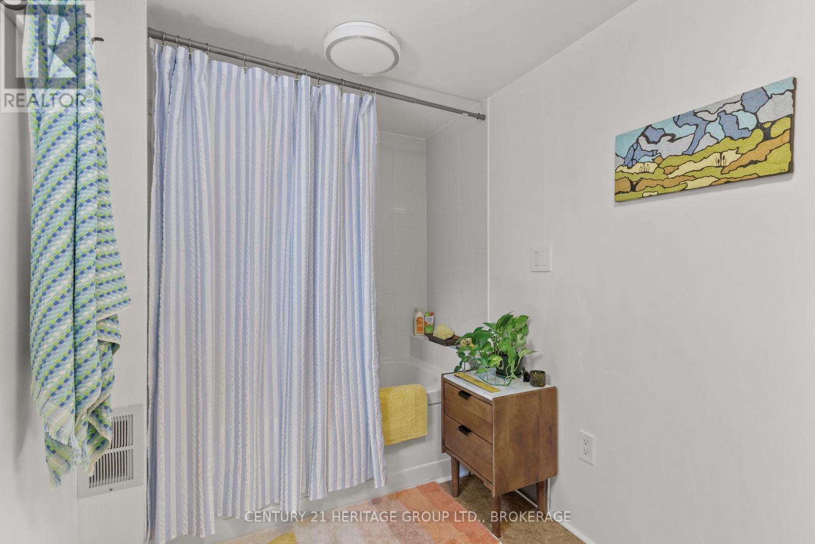 6 ST CATHERINE STREET - 23