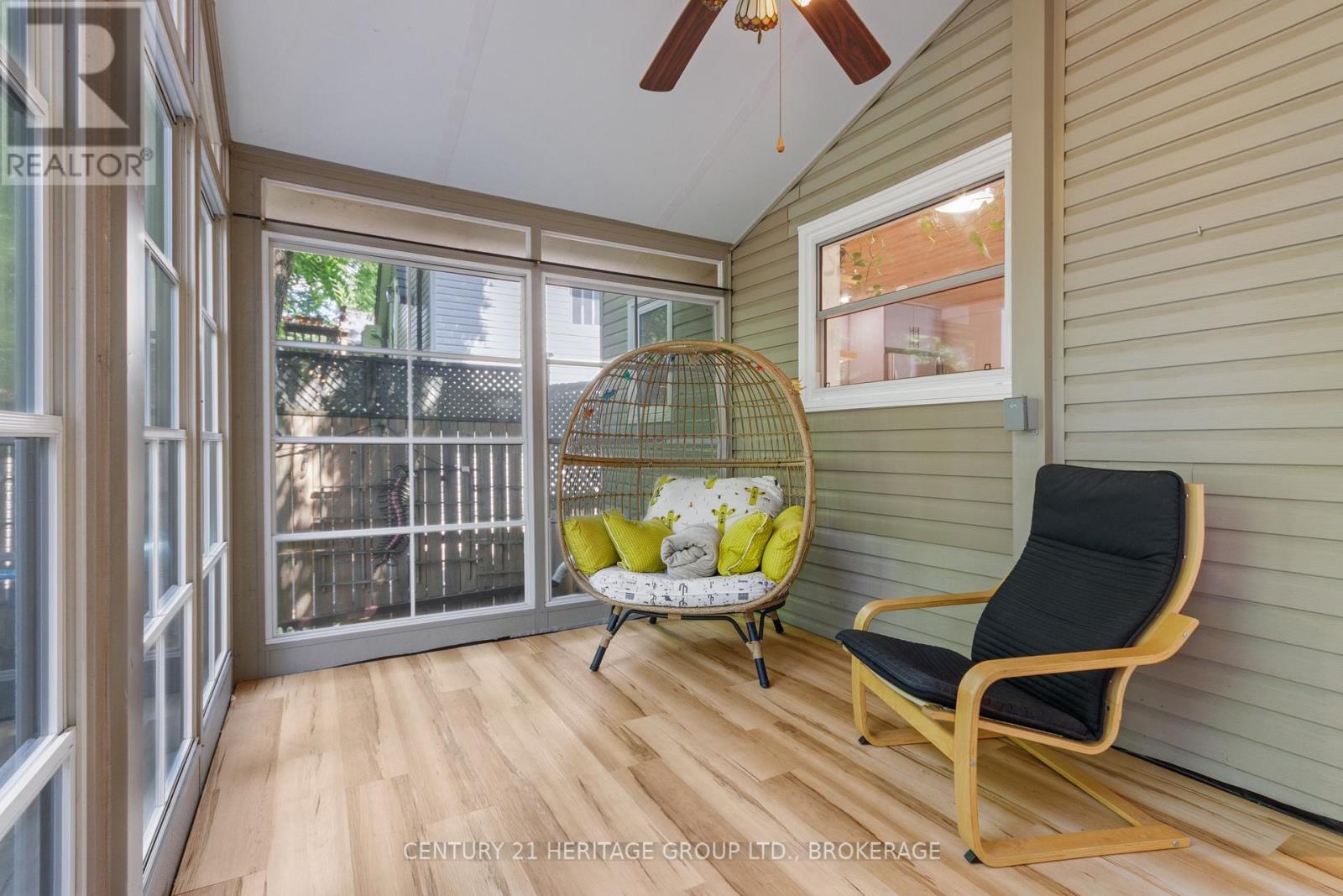 6 ST CATHERINE STREET - 33