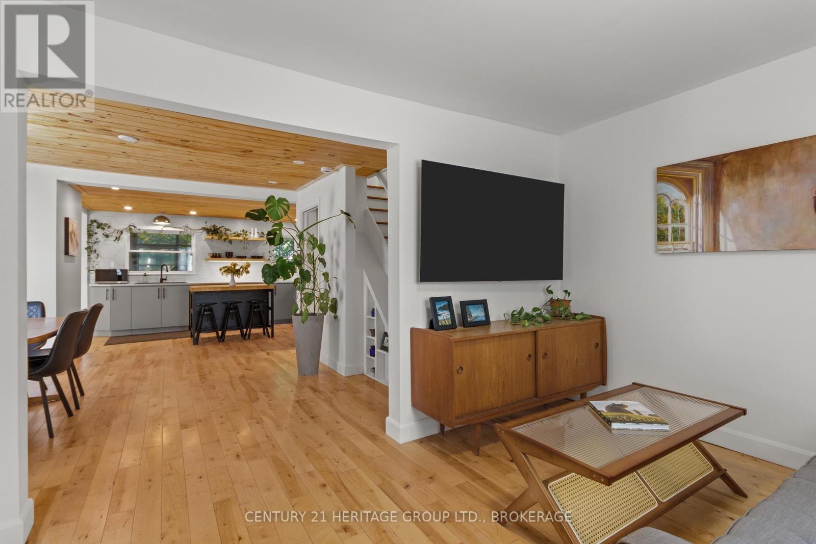 6 ST CATHERINE STREET - 6