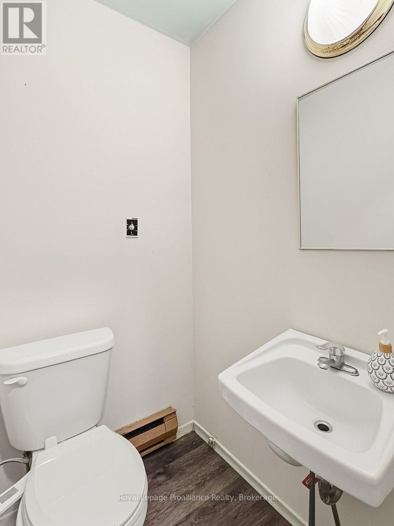 7 TIFFANY PLACE - 14