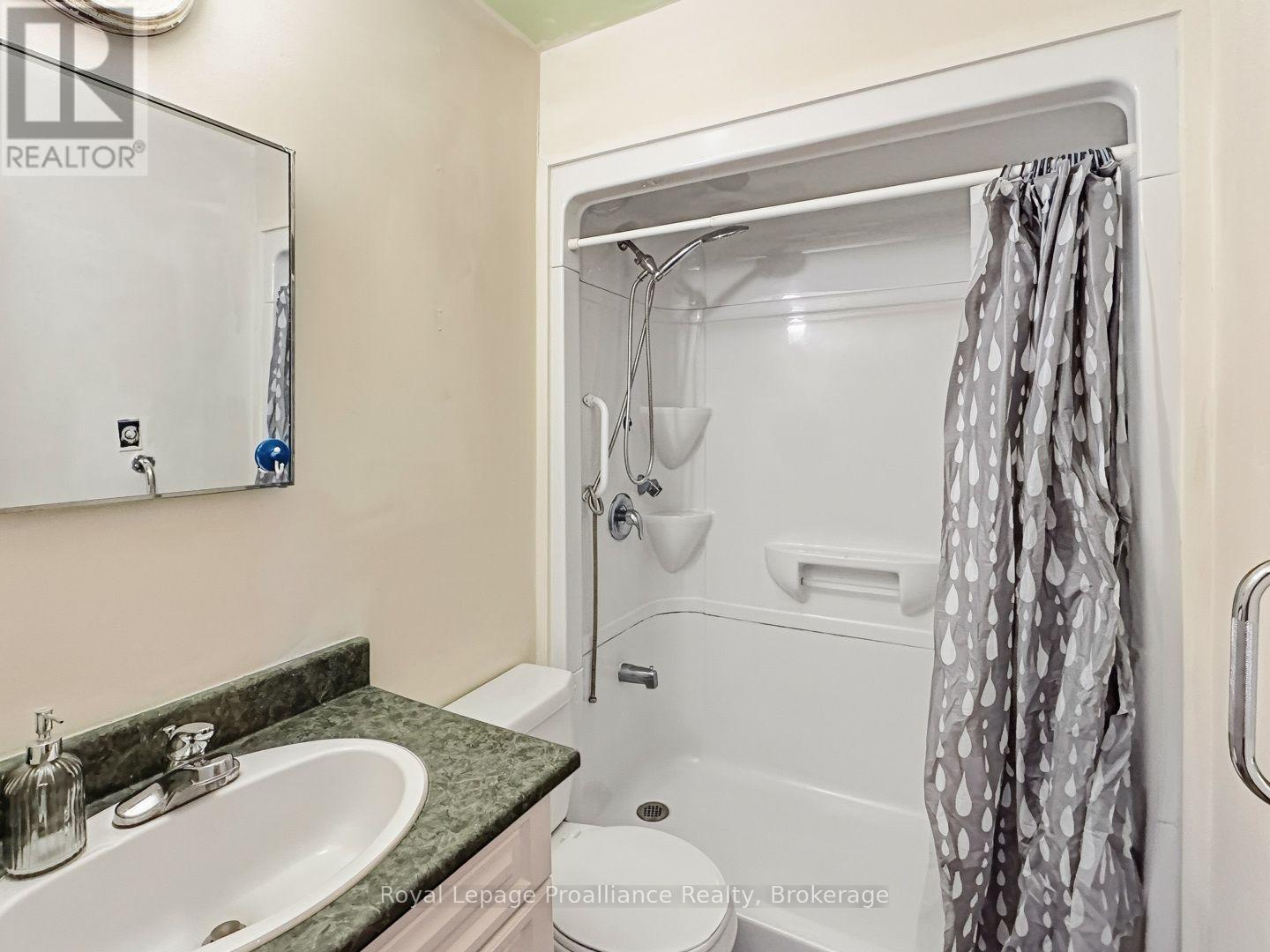 7 TIFFANY PLACE - 24