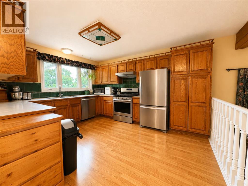 5756 55 Street - 7