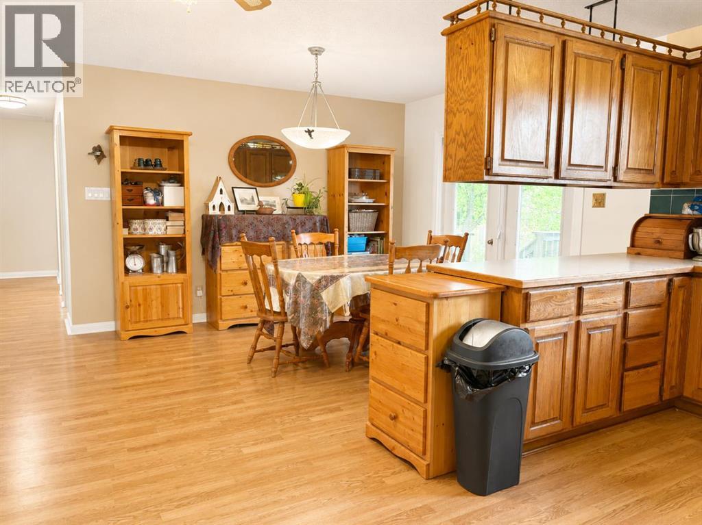 5756 55 Street - 10