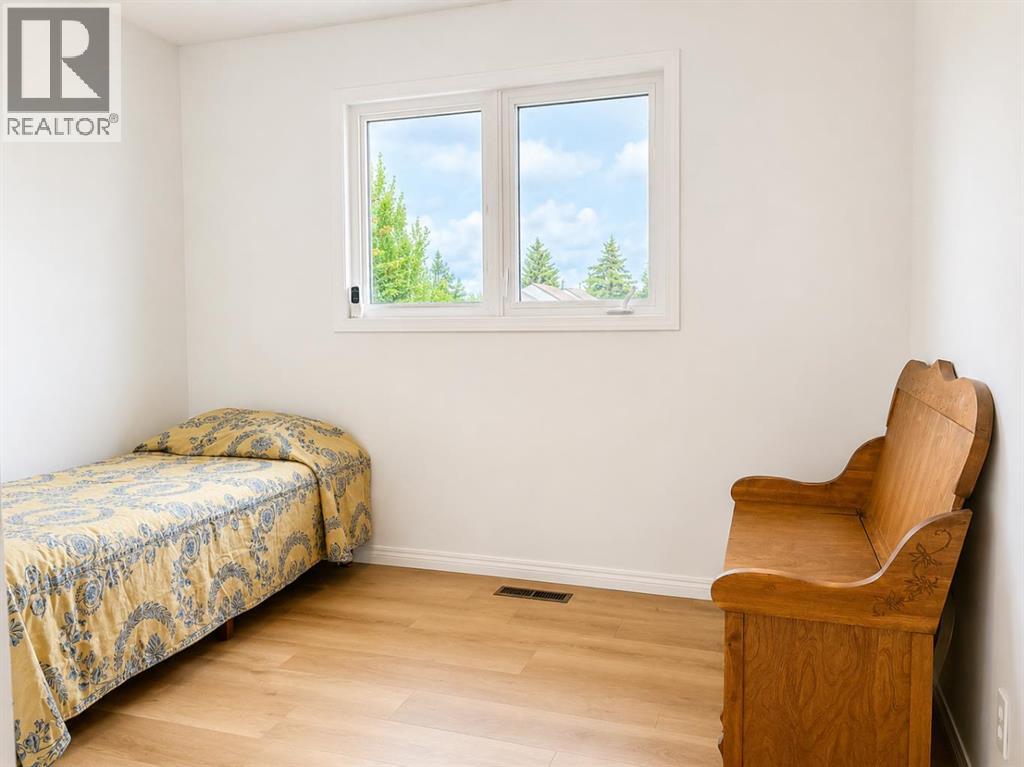 5756 55 Street - 16