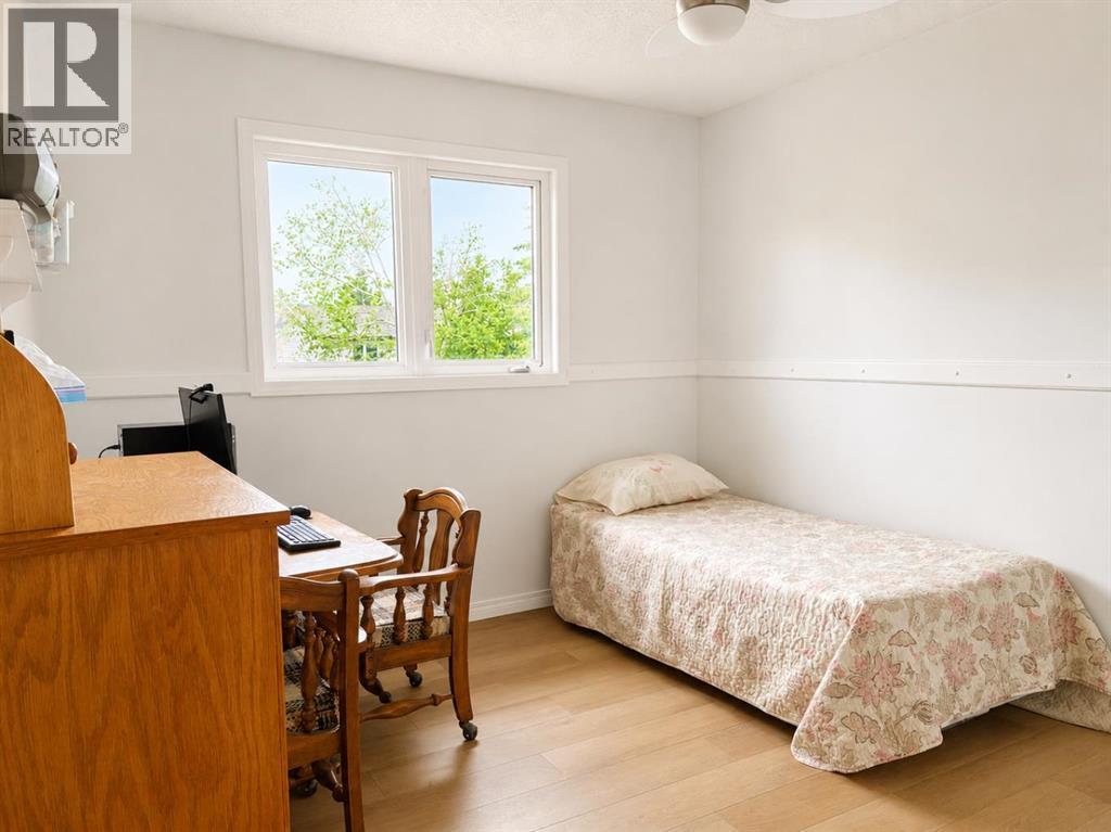 5756 55 Street - 15