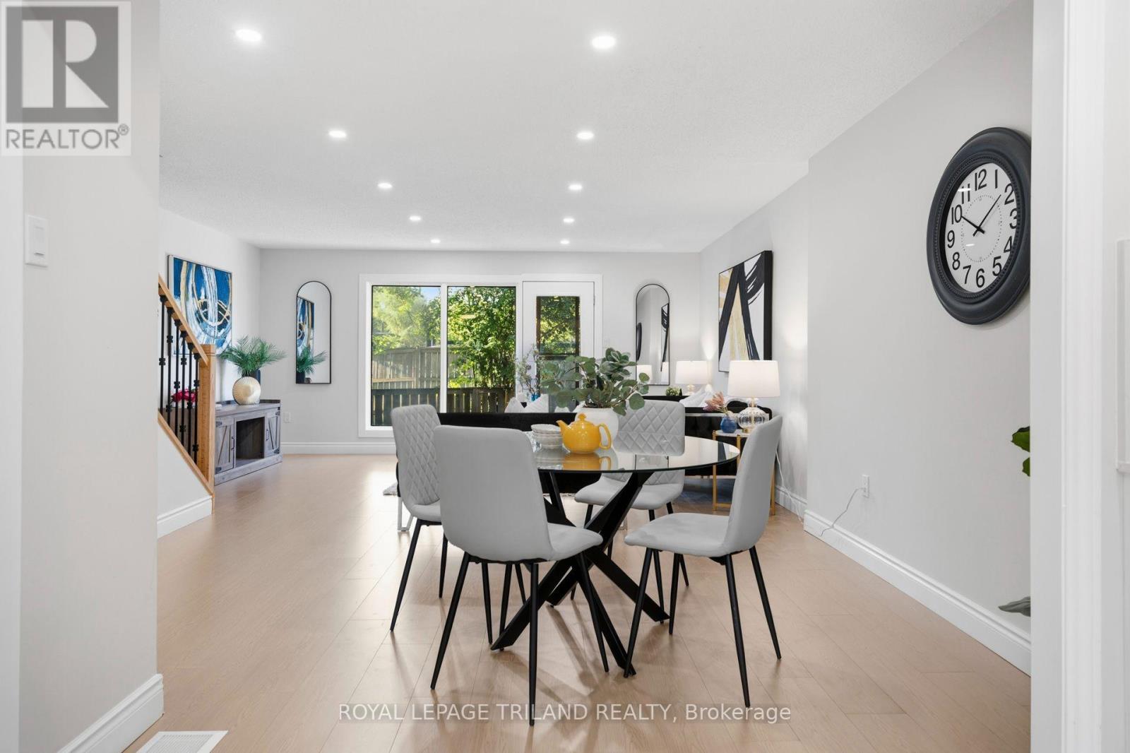 #8 710 WONDERLAND ROAD S - 10