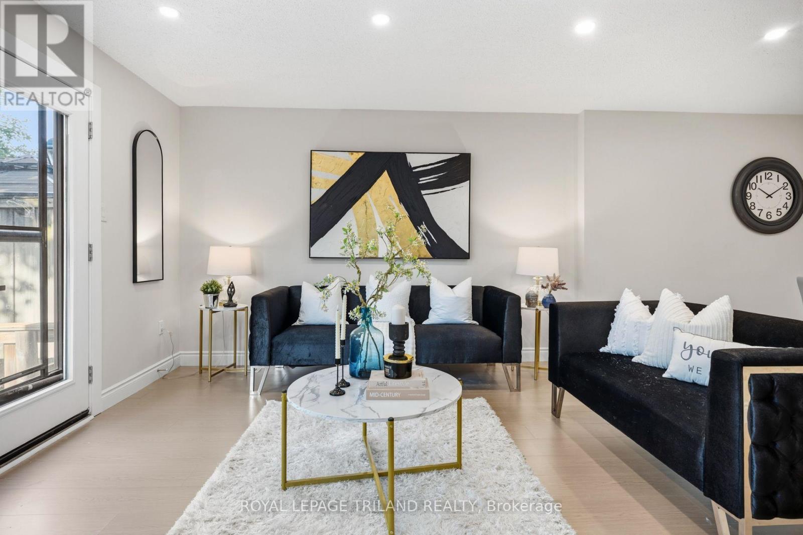 #8 710 WONDERLAND ROAD S - 13