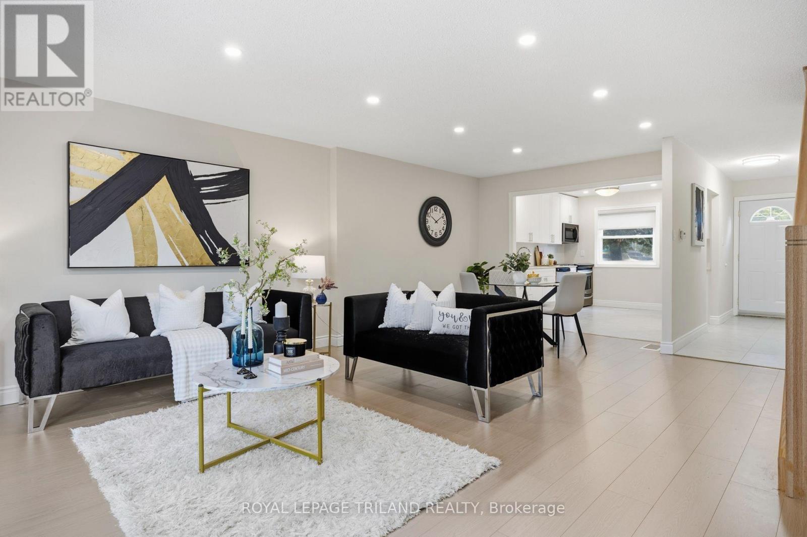 #8 710 WONDERLAND ROAD S - 14