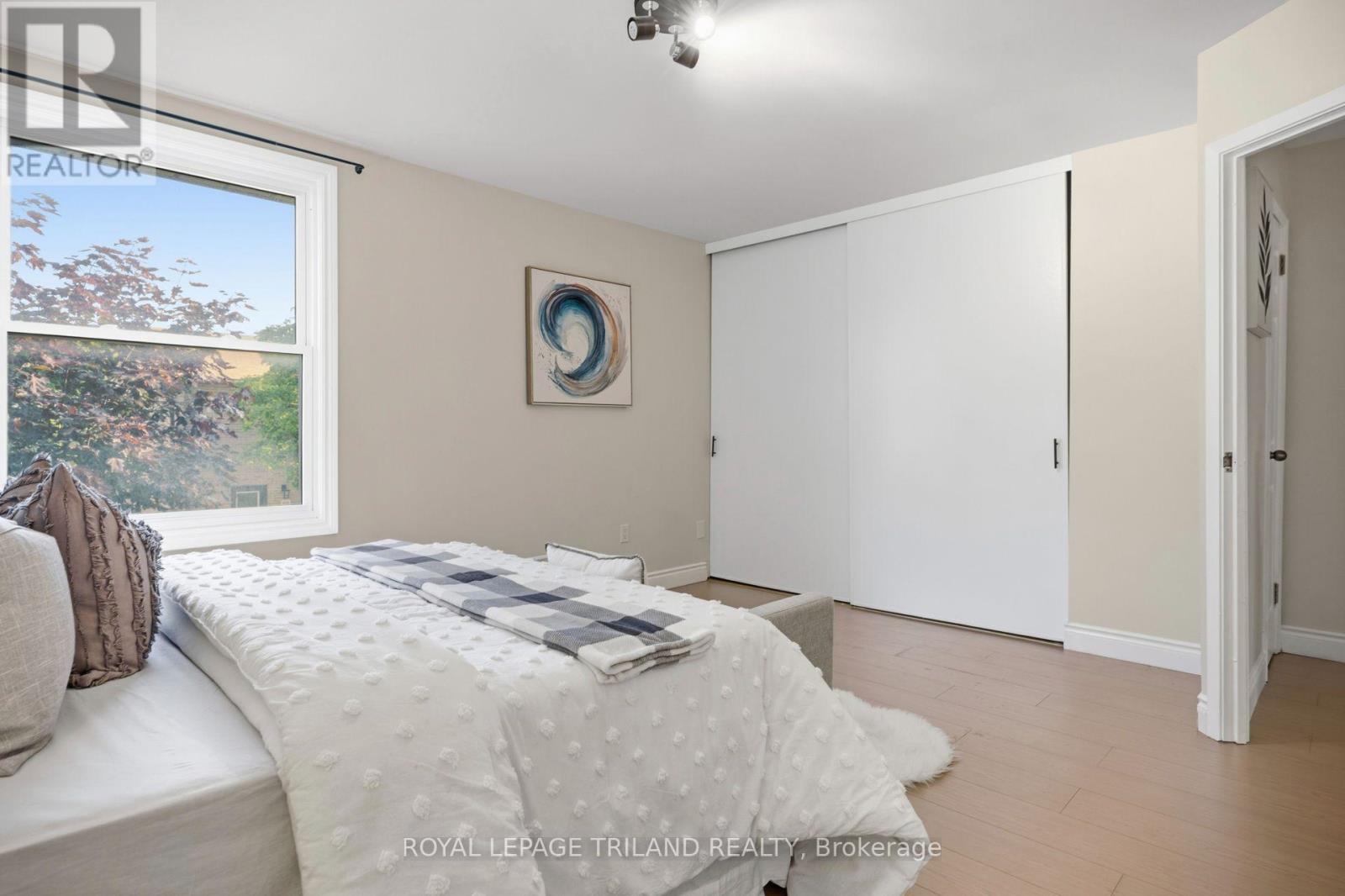 #8 710 WONDERLAND ROAD S - 18