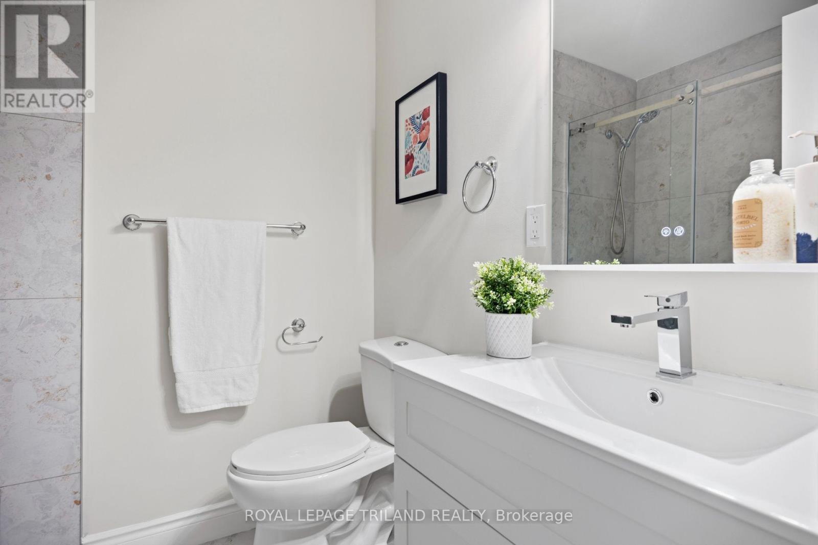 #8 710 WONDERLAND ROAD S - 19