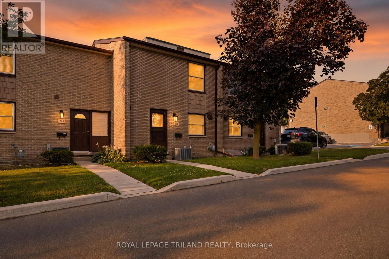 #8 710 WONDERLAND ROAD S - 2