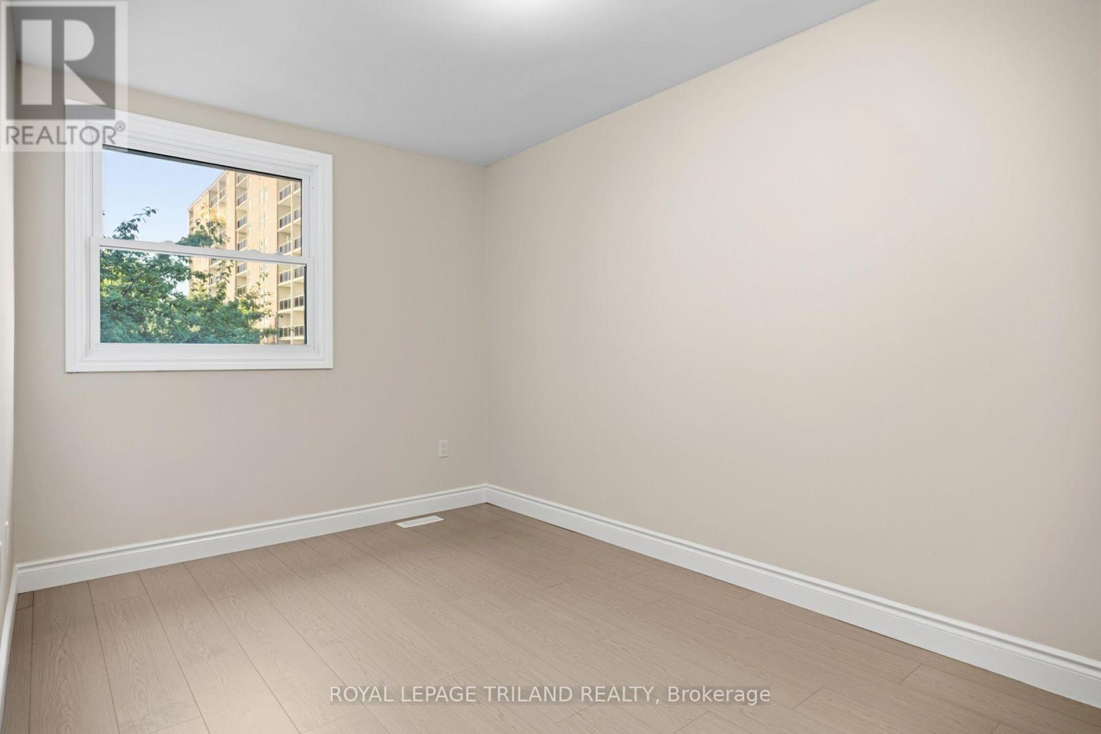 #8 710 WONDERLAND ROAD S - 22
