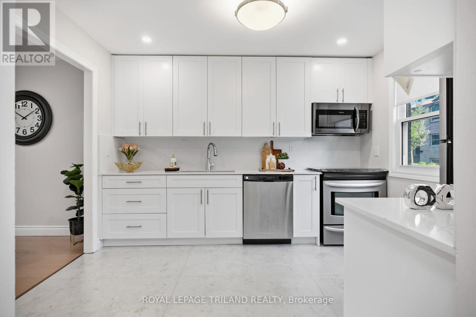 #8 710 WONDERLAND ROAD S - 6