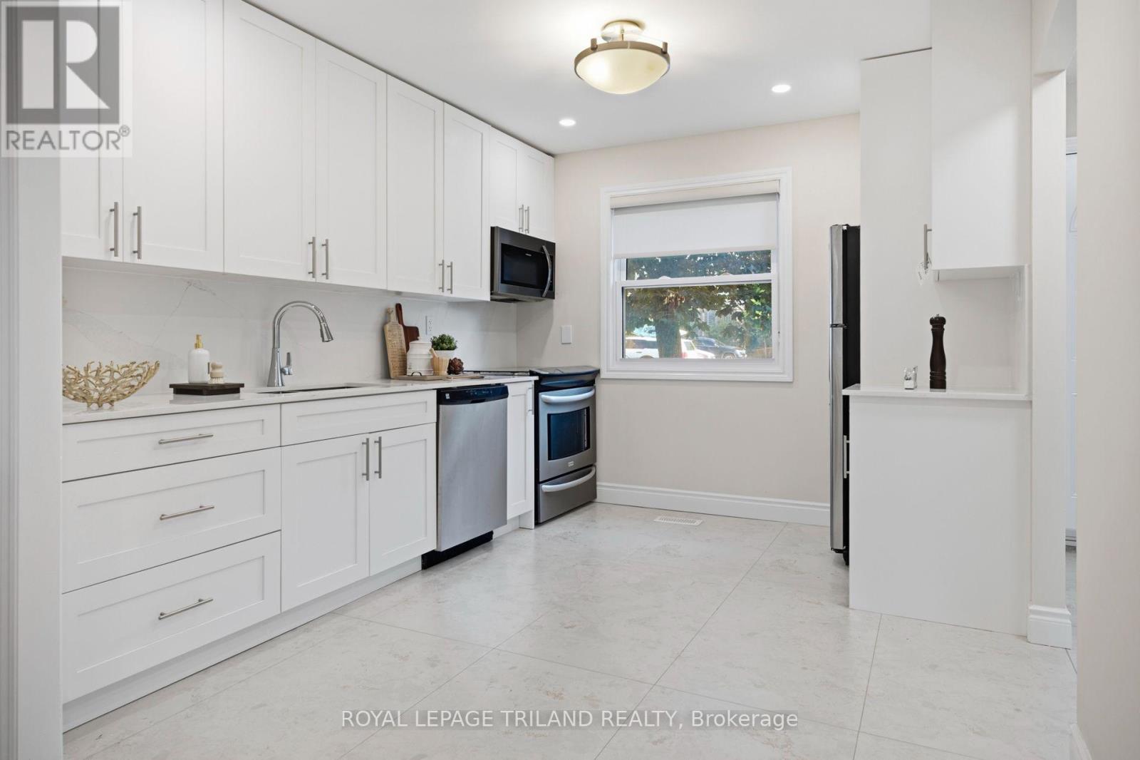 #8 710 WONDERLAND ROAD S - 7
