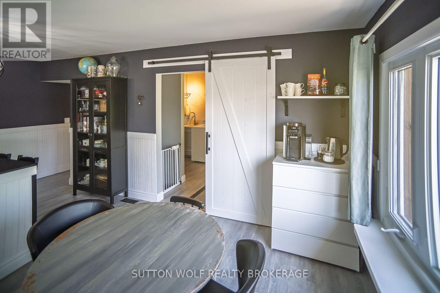 112 METCALFE STREET E - 10