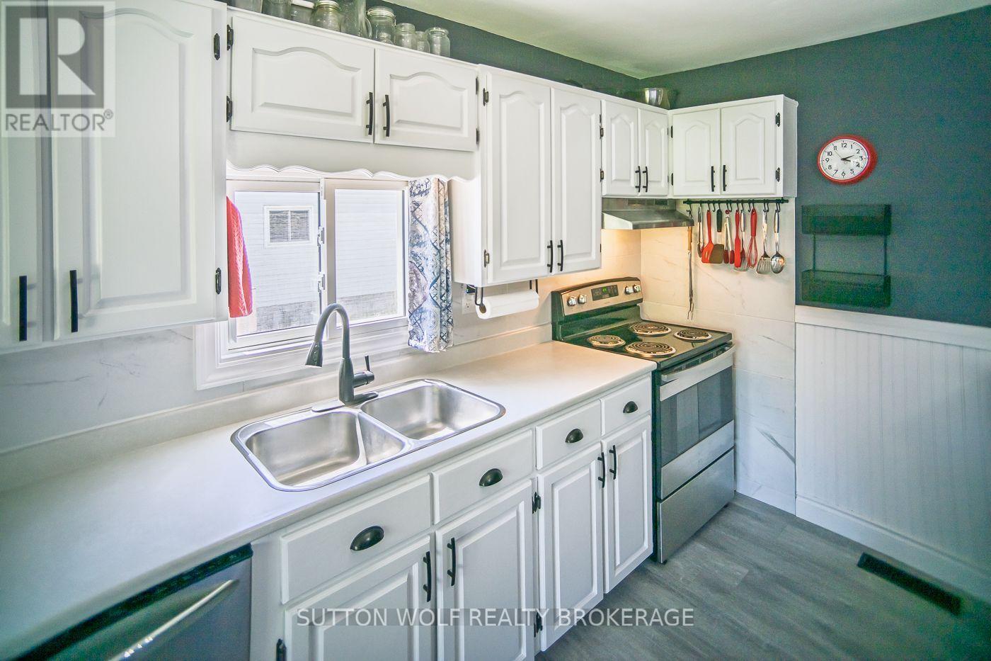 112 METCALFE STREET E - 11