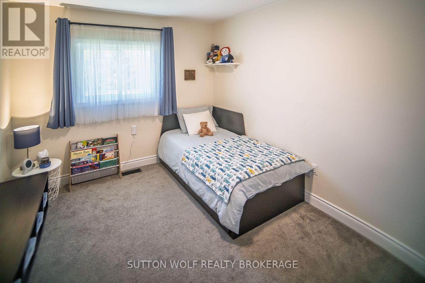 112 METCALFE STREET E - 17