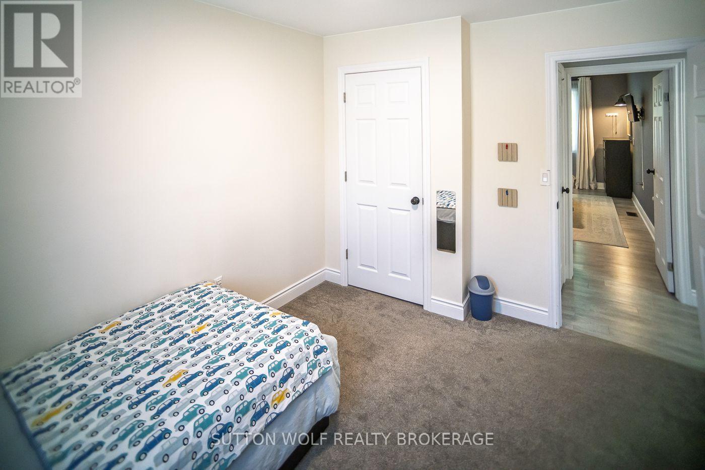 112 METCALFE STREET E - 18