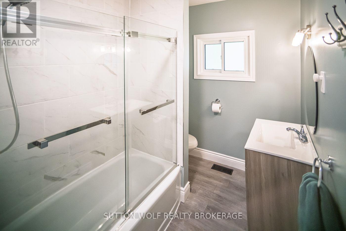 112 METCALFE STREET E - 23