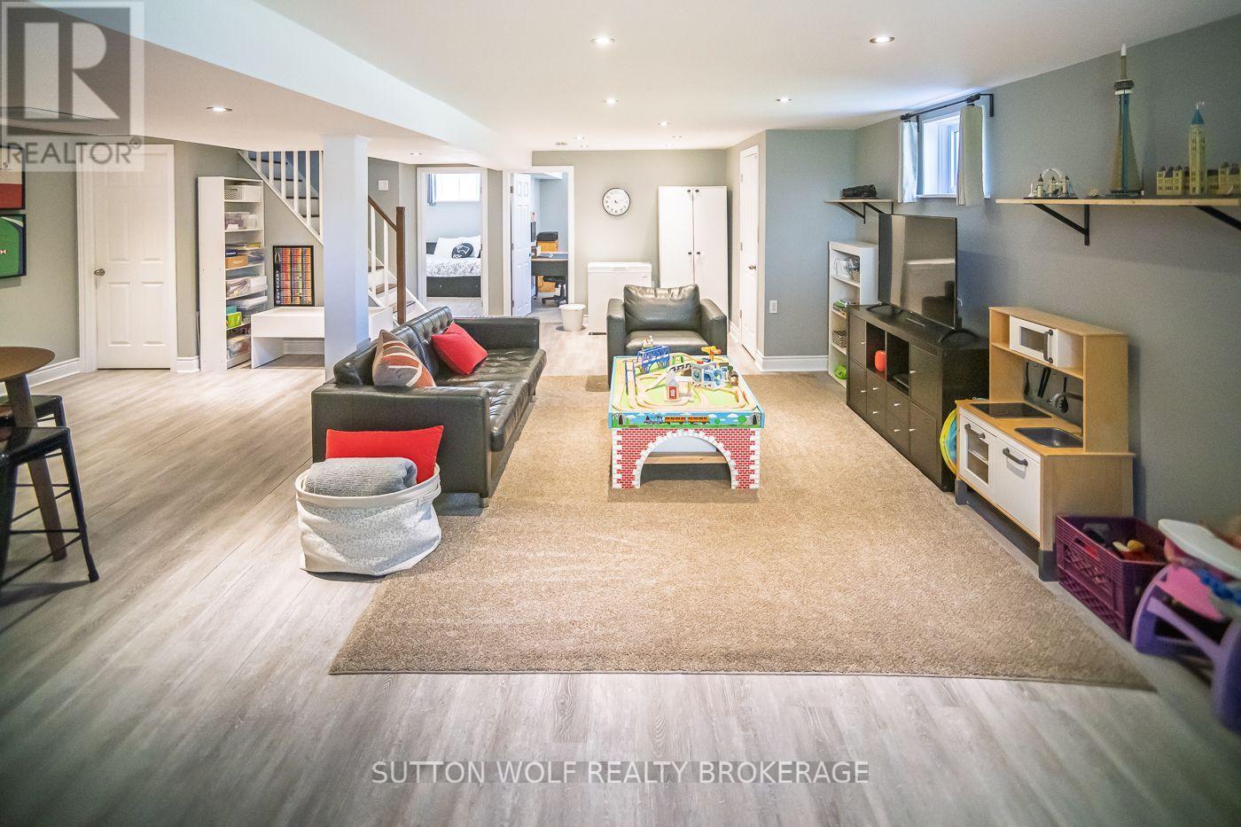 112 METCALFE STREET E - 33
